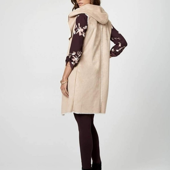 LE CHATEAU Bonded Faux Sherpa Vest - Picture 4 of 6